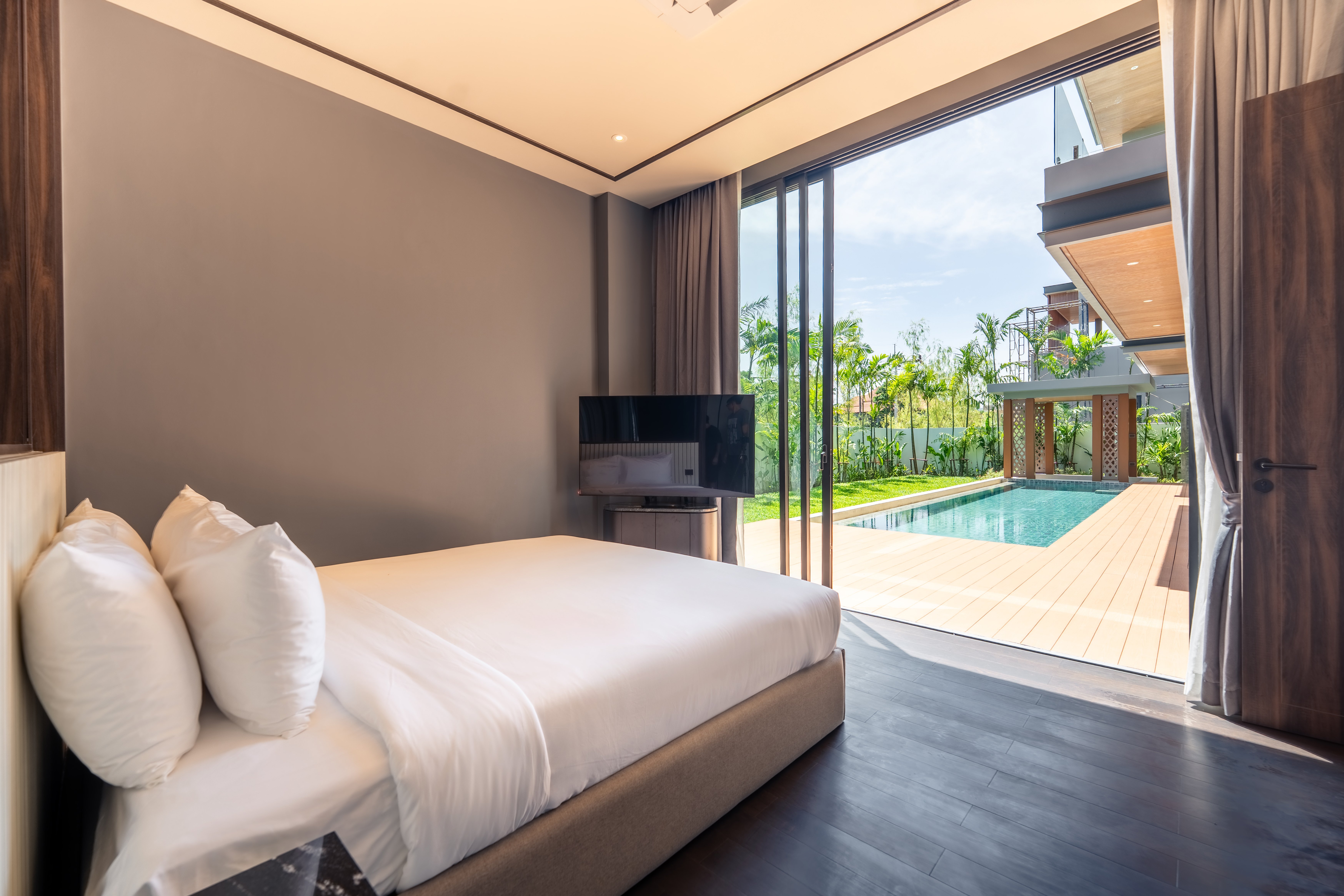 The Ozone Grand Residences 33
